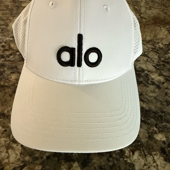 ALO Yoga White and Black Hat NWOT - Picture 1 of 3